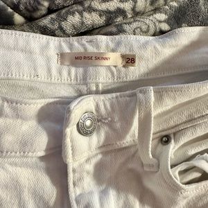 White pair of Levi jeans. Size 28 long. They’re in great shape